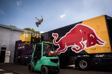 MILTON KEYNES, UK (July 13, 2015) – Red Bull's world champion free runner, Ryan Doyle, defied gravity at INFINITI Red Bull Racing’s F1 factory in Milton Keynes on a recent visit. Sit back and check out how the factory becomes the ultimate free running F1 playground. Ryan's creative free running style and strength, combined with his background in martial arts and a philosophy of not living in fear and making mistakes, take his art to the next level.