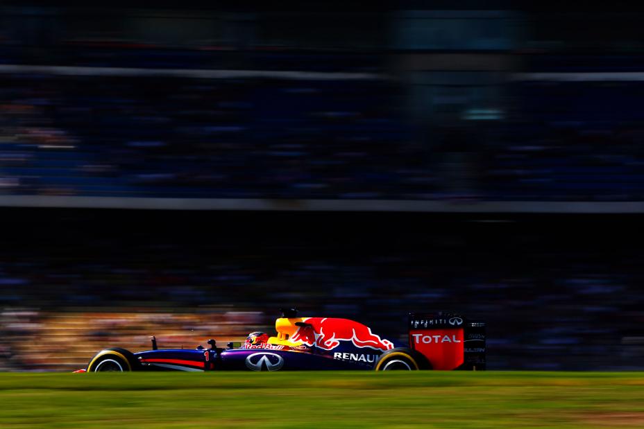 Left side of INFINITI F1 in a race in Germany