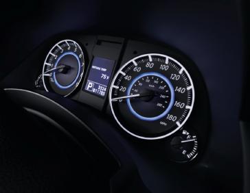 2016 INFINITI QX70- Speed and temperature gauges