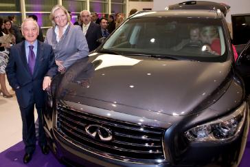 Last night, Allen Childs, President Nissan Canada Inc., Wendy Durward Director of INFINITI Canada, and the Luciani family gathered at an event to celebrate the official grand opening of the largest INFINITI dealership in North America.