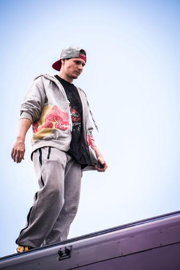 MILTON KEYNES, UK (July 13, 2015) – Red Bull's world champion free runner, Ryan Doyle, defied gravity at INFINITI Red Bull Racing’s F1 factory in Milton Keynes on a recent visit. Sit back and check out how the factory becomes the ultimate free running F1 playground. Ryan's creative free running style and strength, combined with his background in martial arts and a philosophy of not living in fear and making mistakes, take his art to the next level.