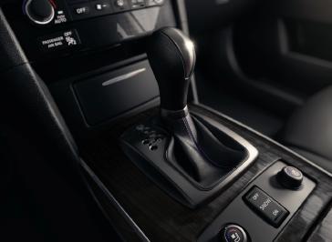 Interior 2016 INFINITI QX70- Gear shift