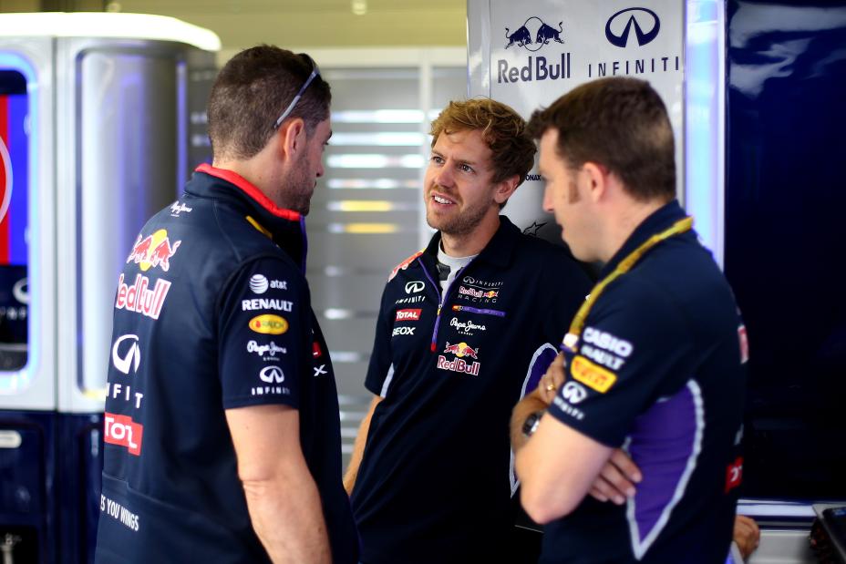 3 INFINITI team members having a private conversation