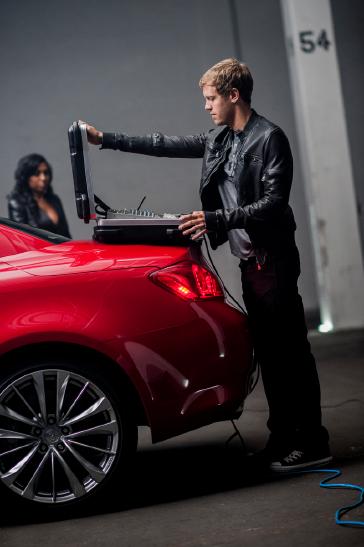Vettel and Fiona in the INFINITI G37.