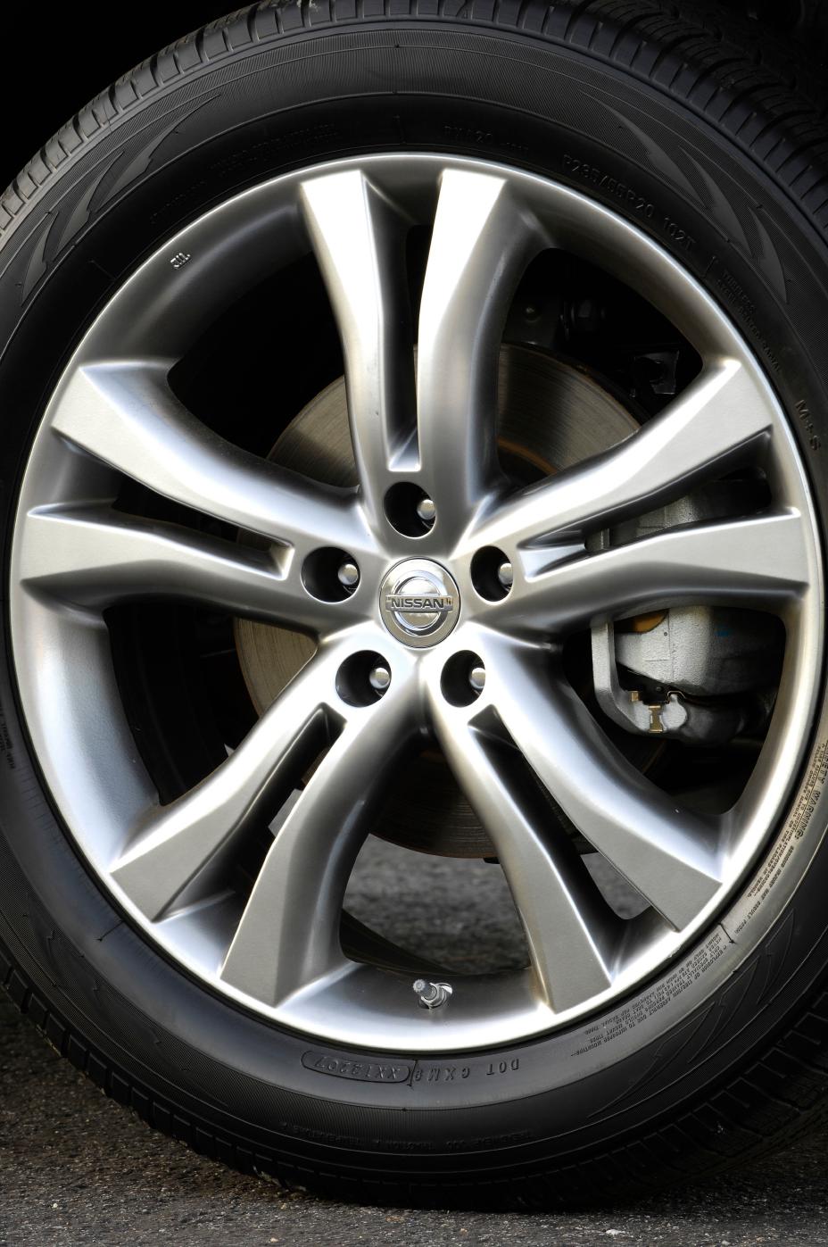 Le passage de roue d'un Nissan Murano 2010