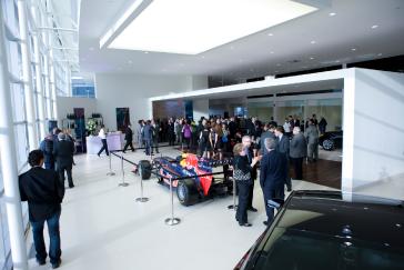 Last night, Allen Childs, President Nissan Canada Inc., Wendy Durward Director of INFINITI Canada, and the Luciani family gathered at an event to celebrate the official grand opening of the largest INFINITI dealership in North America.