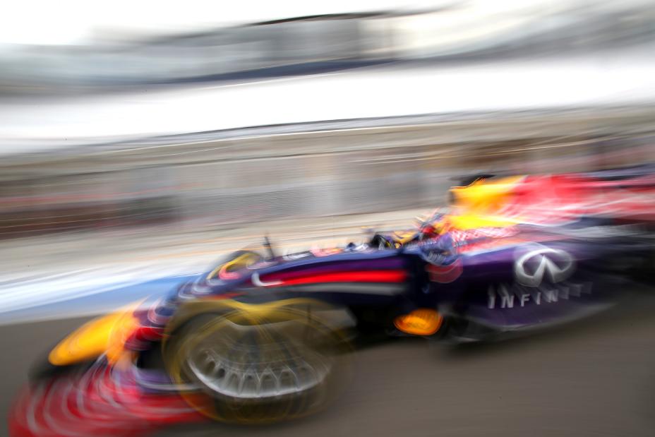 Blurry photo of Infiniti car.