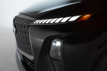 QX80 builds on its stunning Artistry in Motion design with the luxury flagship’s first-ever SPORT grade. Giving QX80 its sleekest, most dynamic appearance to date, the SPORT grade exemplifies INFINITI’s focus on delivering bold style that speaks to the tastes of luxury SUV drivers.