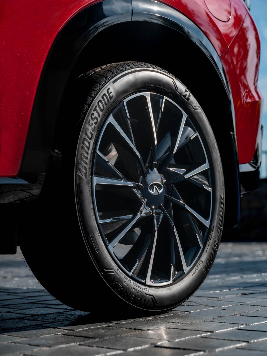 Close up of the wheel on the 2027 INFINITI QX65.