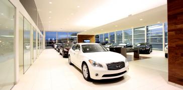 Last night, Allen Childs, President Nissan Canada Inc., Wendy Durward Director of INFINITI Canada, and the Luciani family gathered at an event to celebrate the official grand opening of the largest INFINITI dealership in North America.