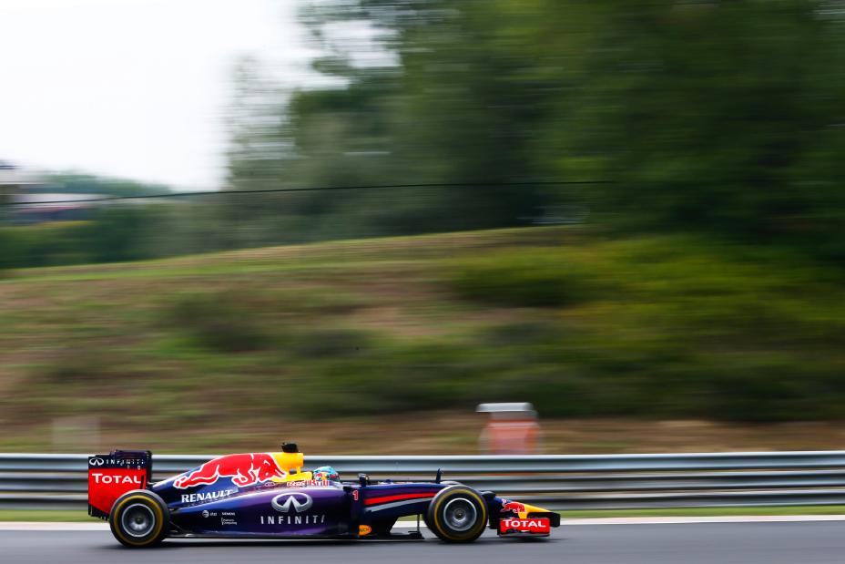 Side view of purple Infiniti F1 car.