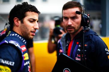 Two men talking before the race in Hungry