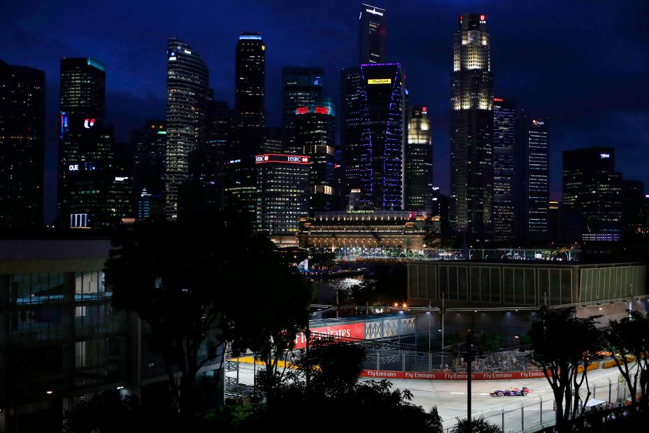 Photo of the night sky of the city.