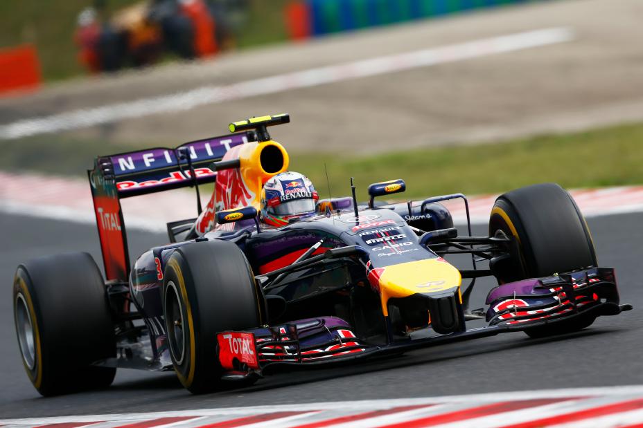 Hungarian Grand Prix: Race- Front facing F1 on track racing