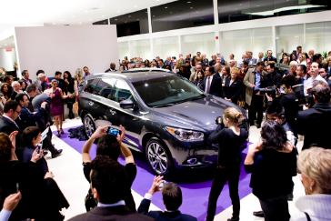Last night, Allen Childs, President Nissan Canada Inc., Wendy Durward Director of INFINITI Canada, and the Luciani family gathered at an event to celebrate the official grand opening of the largest INFINITI dealership in North America.