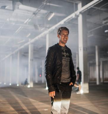 Vettel and Fiona in the INFINITI G37.