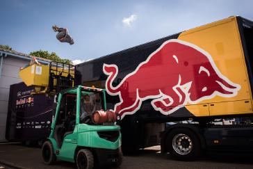 MILTON KEYNES, UK (July 13, 2015) – Red Bull's world champion free runner, Ryan Doyle, defied gravity at INFINITI Red Bull Racing’s F1 factory in Milton Keynes on a recent visit. Sit back and check out how the factory becomes the ultimate free running F1 playground. Ryan's creative free running style and strength, combined with his background in martial arts and a philosophy of not living in fear and making mistakes, take his art to the next level.