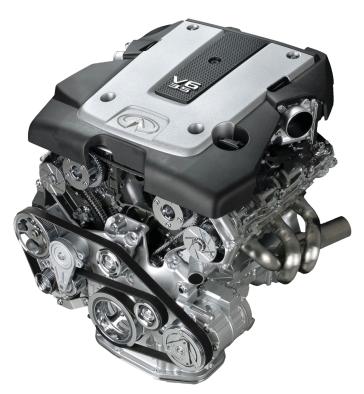 Acercamiento al motor V6 3.5 de INFINITI, mostrando en detalle componentes y elementos del bloque de la familia VQ.