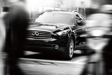 INFINITI QX70.