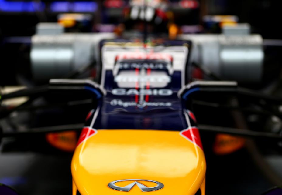 INFINITI insignia present on front of racer