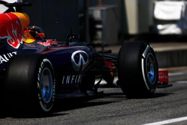 Side view of F1 Red Bull Infiniti car.