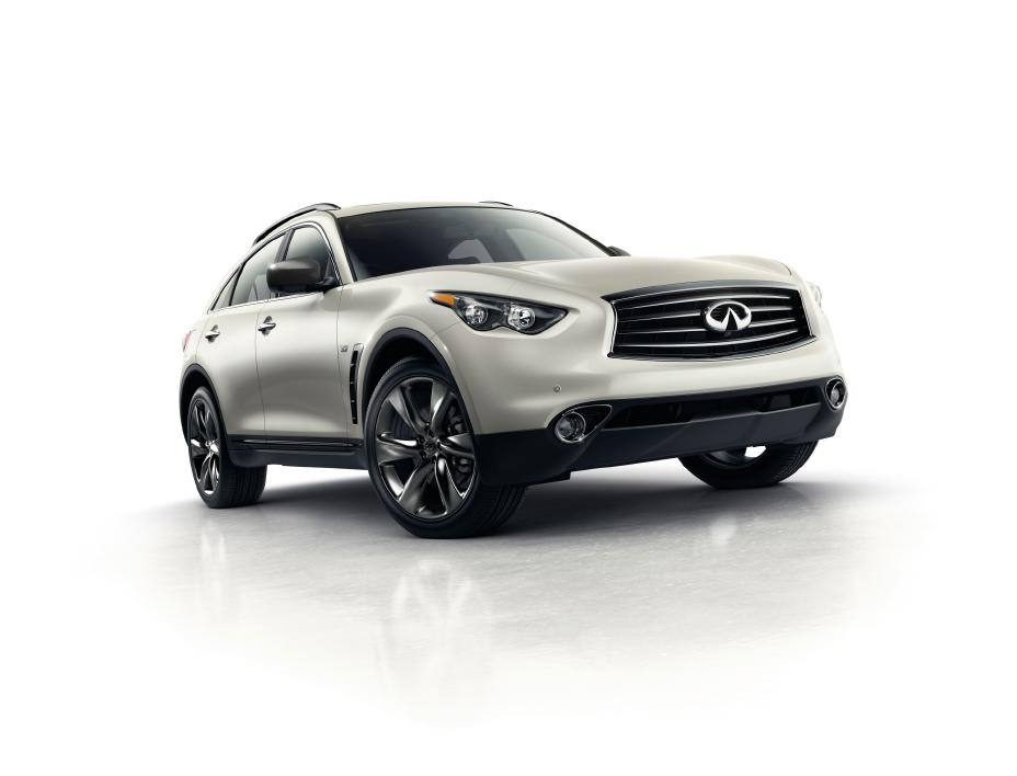 White 2016 INFINITI QX70- Front right side view