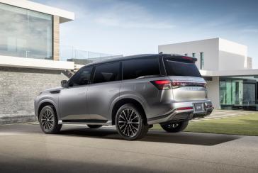 Vista lateral del tablero de QX80 Autograph