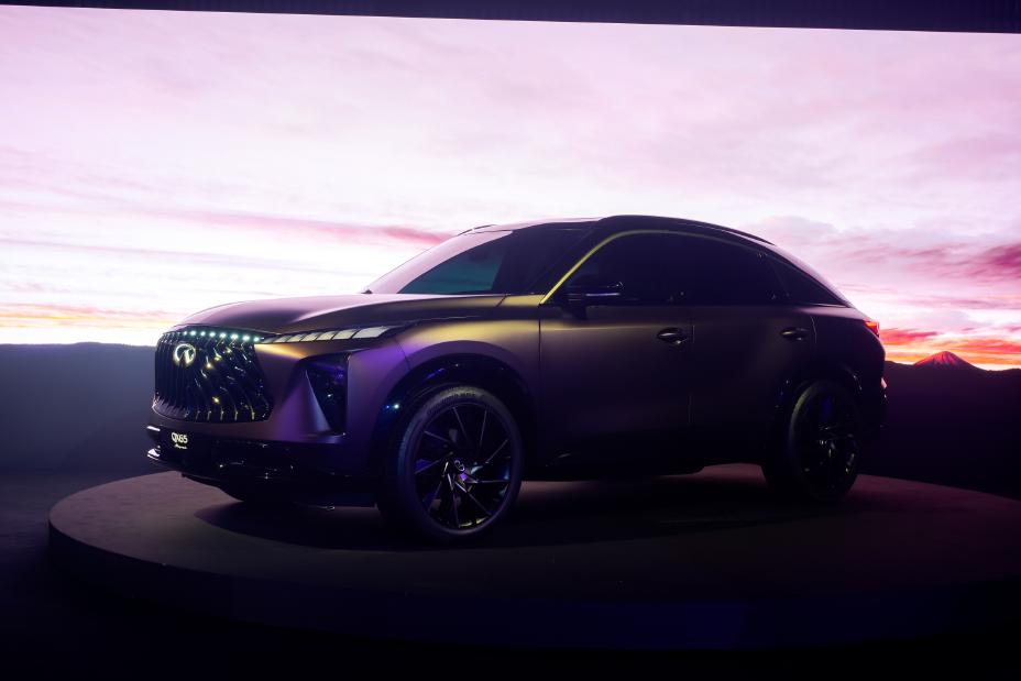 Angled side view of the INFINITI QX65 Monograph