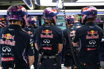INFINITI RedBull crew members ready for the race- Hungarian Grand Prix: Qualifying