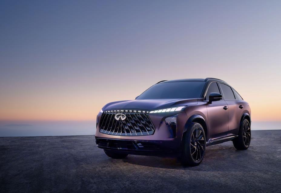 Vue trois quarts avant droite du QX65 Monograph au coucher du soleil.