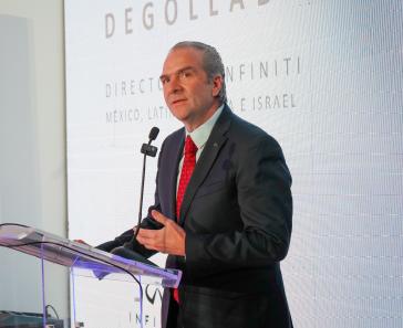 Guillermo Degollado, director general de INFINITI México, Latinoamérica e Israel, ofreciendo un discurso en el evento de inauguración de INFINITI Universidad con su nueva imagen.