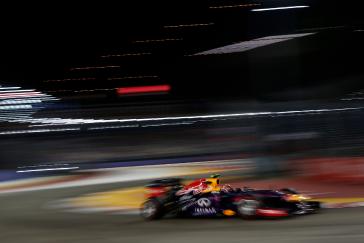 Side view of Infiniti F1 car.