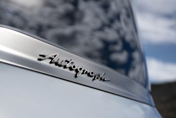 Foto del nameplate de autograph de QX80 de INFINITI