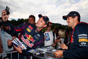 2 INFINITI drivers taking a selfie at the signing table