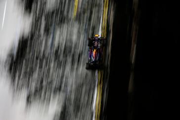 Blurry photo of the top of a F1 Infiniti car.