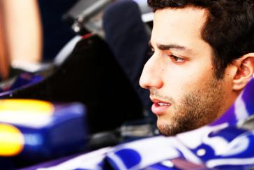 Left side of Ricciardo's face