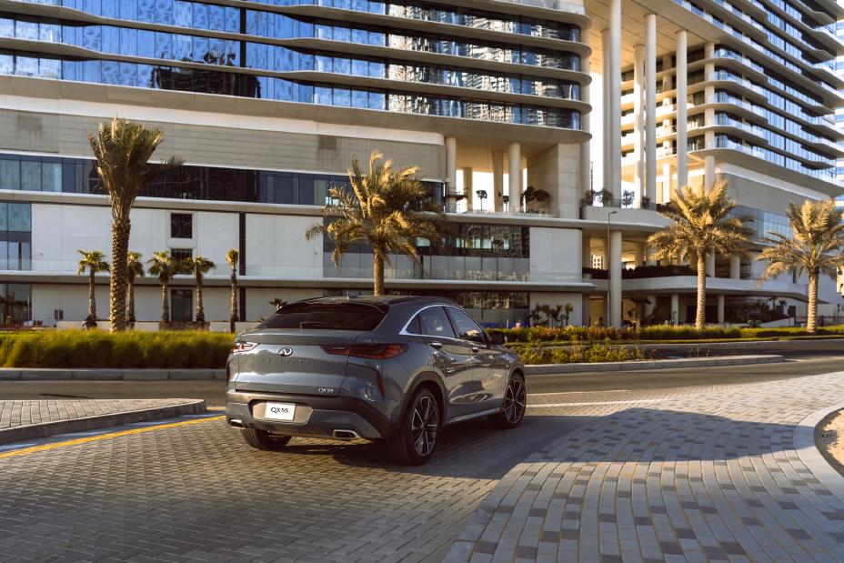 Foto por atrás de INFINITI QX55