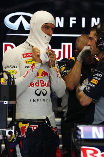 Infiniti F1 Red Bull driver taking a photo with team members.