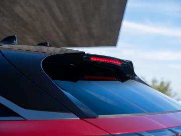 Close up of the rear windshield on the 2027 INFINITI QX65.