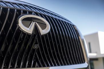 Foto de parrilla de INFINITI QX80
